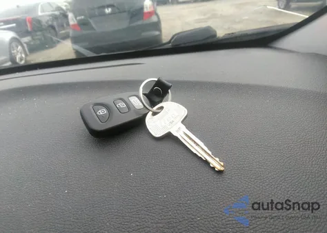 2013 Hyundai Elantra Gls (Ulsan Plant) z USA, uszkodzony, nr VIN KMHDH4AE8DU832241